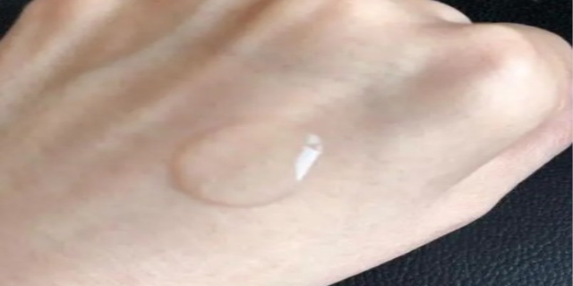 精华液是粘稠的好还是稀的好
