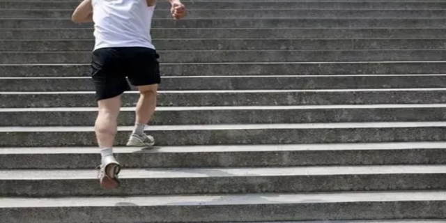 爬楼梯多久相当于慢跑一小时